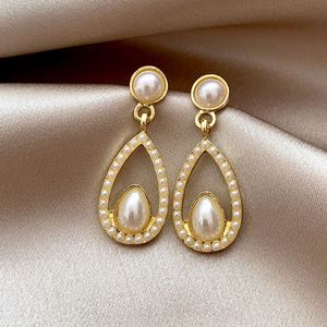 Pendientes de Perlas en Forma de Lágrima Estilo Corte Francés Elegante para Mujer, Pendientes de Perlas en Forma de Gota de Agua, Joyería de Oreja Chapada en Oro de 18K - Product Image 1