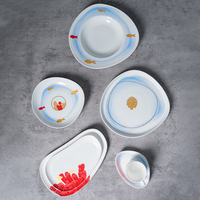 Assiette en porcelaine fine de forme rectangulaire irrégulière unique, motif corail, assiette en céramique blanche pour commande en gros