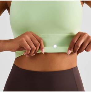 เสื้อกล้ามรัดรูปสำหรับผู้หญิงพร้อมบราในตัวแบบมีฟองน้ำเสริม สายเดี่ยวเส้นเล็ก สกรีนโลโก้ได้ตามต้องการ - Product Image 2