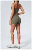 Ensemble de fitness tendance en nylon brossé et spandex, avec haut court rembourré et short push-up, idéal pour l'entraînement sportif et le quotidien