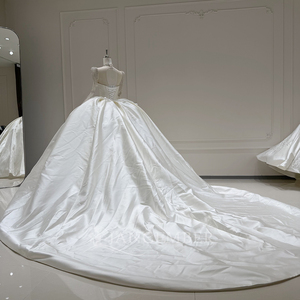 Xx85 Robe de mariée moderne bustier en satin avec appliques, robe de bal perlée et ornée de cristaux, avec cape d'épaule, pour Quinceañera, Sweet 15 et bal de promo - Product Image 3