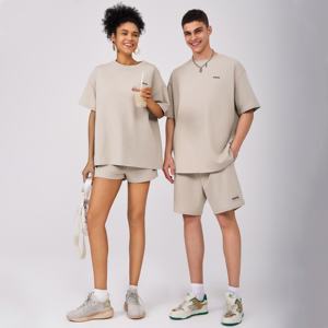 Camiseta Oversize Beige para Mujer, Manga Corta, Cuello Redondo, Estilo Urbano, Unisex, con Estampado de Logotipo, Corte Holgado, Ropa Deportiva Informal, para Parejas - Product Image 2