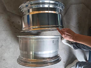 Machine de polissage céramique vibratoire automatique pour jantes de camion - Product Image 4