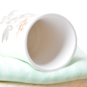 Set di 5 Accessori per il Bagno in Ceramica Bianca Opaca con Motivo Floreale in Rilievo JIA SHUN - Product Image 5