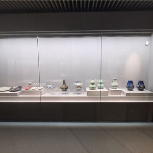 Supporto espositivo di qualità superiore elegante vetrina in vetro del museo per oggetti da collezione - Product Image 5