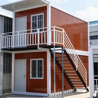 Maison conteneur détachable de 20 pieds, 2 étages, modulaire, préfabriquée en acier, étanche, avec panneaux imitation bois et balcon, pour dortoir de chantier