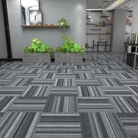 Dalles de moquette bouclée durables avec support en bitume 50x50cm, revêtement de sol carré en polypropylène pour bureaux, commerces, gares, centres commerciaux, banques