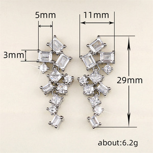 Eleganti Orecchini a Perno Geometrici per Donne, Gioielli Scintillanti da Sposa - Product Image 3