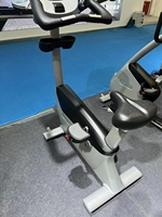 Vélo d'exercice vertical commercial avec générateur auto-alimenté, écran LED, moniteur de fréquence cardiaque, cycle de fitness cardio, salle de sport