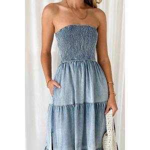 Robe pour femme sur mesure OEM de haute qualité, en tissu denim décontracté, sans bretelles, sans manches, avec smocks et volants superposés, design tendance - Product Image 4