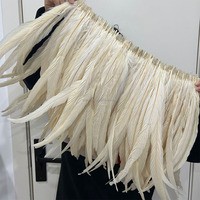 Plumes de coq blanches enfilées de 10 à 18 pouces, plumes naturelles pour la fabrication de chapeaux, éventails, artisanat, arrangements floraux de mariage, décoration