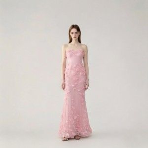 Robe de soirée sirène en tulle rose, sans bretelles, broderie florale 3D, coupe ajustée, pour invitée de mariage, vente en gros OEM, usine chinoise - Product Image 2