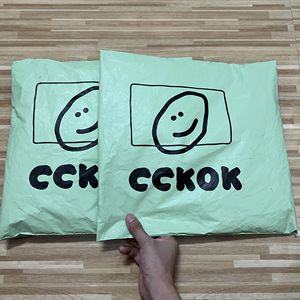 Low MOQ High Quality Custom Printed Poly Mailers Plastic Shipping Mailing Bags Poly Mailer Courier Bag Garment Bag for Post - Product Image 2
