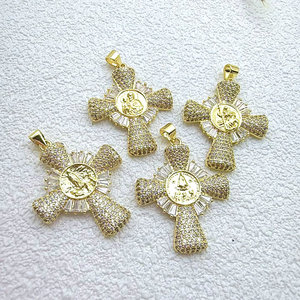 CH-LHP2569 Charmes Vierge Marie en plaqué or avec zircone cubique, Pendentif Vierge Marie religieux en plaqué or avec zircone cubique, Charmes religieux Jésus en zircone cubique, Vente en gros - Product Image 3