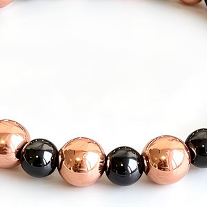Bracciale di Ematite Fatto a Mano di Tendenza con <span class=keywords><strong>Perline</strong></span> in Rame, Bracciale Minimalista Moderno con <span class=keywords><strong>Perline</strong></span>, Gioiello Unisex alla Moda, Regalo per Uomo - Product Image 4