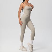 Set Yoga & Gym Fitness: Tank Top Satu Bahu Seksi, Bahan Solid & Bernapas, dengan Celana Pendek Pinggang Tinggi & Pinggang Elastis