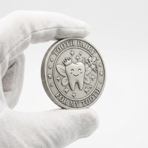 Pièce de monnaie plaquée argent de haute précision avec motif de blason pour l'induction en société d'honneur et les cérémonies de bourses - Product Image 2