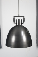 Lampe suspendue moderne industrielle en métal XZ, finition noir canon de fusil avec intérieur doré et cadre à détails moletés