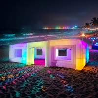 Tente cube LED gonflable en bâche PVC double couche personnalisable, imperméable et résistante au vent, idéale pour les expositions, événements et mariages