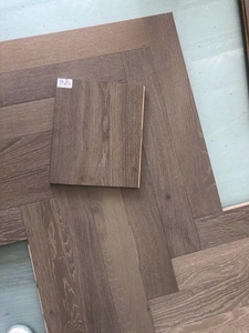 Pavimento in Rovere Europeo Naturale per Interni, Multistrato a Spina di Pesce, Rovere Bianco con Superficie Affumicata, Parquet Ingegnerizzato - Product Image 4