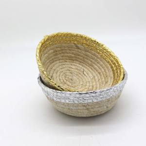 سلة تعليق مستديرة عالية الجودة من الخيزران ، مصنوعة من خشب الراتان المنسوج على شكل صينية من الخيزران ، مصنوعة من خشب الراتان المغزول من خشب الراتان المغزول من قماش الراتان ، مصنوعة من خامات عالية الجودة ومزودة بحامل على شكل دائري من البولي إيثيلين المتين. - Product Image 1