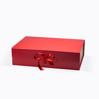 Boîtes cadeaux en carton rouge peu profondes avec fermeture magnétique et ruban