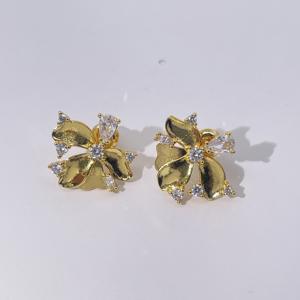 Pendientes de Botón con Forma de Flor de Circonita Blanca en Forma de Pera, Clásicos, Elegantes, Sutilmente Lujosos y Modernos, Chapados en Oro sobre Latón, de TIanyu Gems - Product Image 2