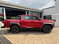 Toyota Hilux 4x4 double cabine 2024-2025 d'occasion, état impeccable, faible kilométrage