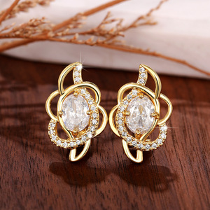 D Shape Floral Huggie Earrings for Women Sparkling Flower Ear Cuff Daily Fashion Jewelry - Product Image 1