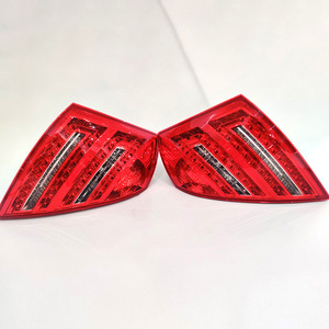 ไฟท้ายรถเมอร์เซเดส-เบนซ์ เอส-คลาส W221 สีแดง อัพเกรด ชุดแต่ง ไฟท้ายแบบฮาโลเจน ซีนอน - Product Image 1