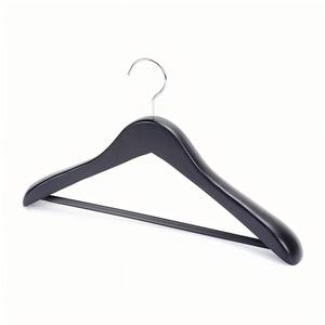 Cintres en <span class=keywords><strong>bois</strong></span> <span class=keywords><strong>de</strong></span> luxe épaissis à épaules larges, en <span class=keywords><strong>bois</strong></span> massif, antidérapants, écologiques et durables <span class=keywords><strong>pour</strong></span> magasins <span class=keywords><strong>de</strong></span> vêtements et supermarchés - Product Image 2