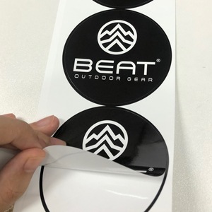 Etiqueta Adhesiva de PVC Personalizada con Logotipo y Nombre de Marca, Resistente al Agua - Product Image 1