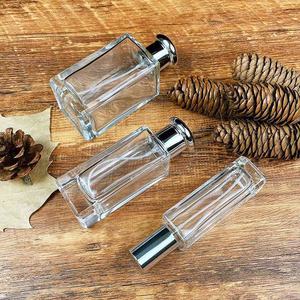 ขวดน้ำหอมแก้วใสแบบมินิมอลขนาด 30 มล. หัวฉีด 15 มม. แบบพ่นต่อเนื่อง บรรจุภัณฑ์เครื่องสำอางแบบเติมได้ตามสั่ง - Product Image 4