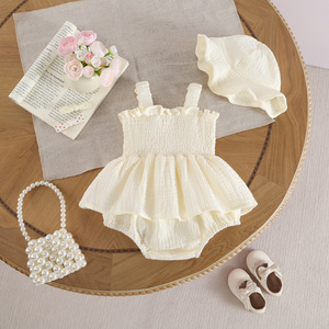 Mono de algodón con capucha para bebé, protección solar, estilo veraniego, estampado floral, sin mangas, diseño de tirantes, panel trasero triangular - Product Image 6