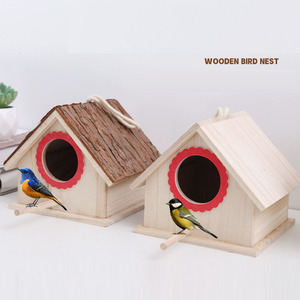 Petit nichoir en bois pour oiseaux, adorable boîte de reproduction suspendue de style écorce pour l'extérieur - Product Image 5