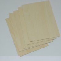 Contreplaqué de tilleul massif. Panneaux en bois naturel, tailles personnalisables, adaptés à un usage domestique