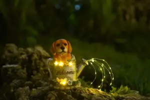 Patung figurin lampu tenaga surya, Model Resin dekorasi rumah rumput anjing lucu ornamen taman kerajinan Resin