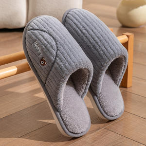 Chaussons d'intérieur et d'extérieur pour hommes et femmes, en coton, chauds et confortables, pour l'hiver et l'automne. - Product Image 4