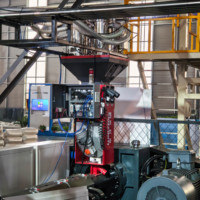 Machine de soufflage de film co-extrudé à trois couches ABC avec système IBC, production de 250-700 kg/h, machine de fabrication de film d'emballage HDPE/LLDPE