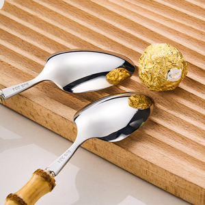 Ensemble de couverts en acier inoxydable 304 avec manche en bois moderne, lavable au lave-vaisselle, poli miroir - Cuillères, fourchettes, couteau à steak, fourchette pour la restauration - Product Image 3