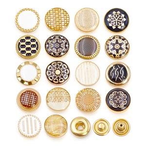 เสื้อคุर्ตาผู้ชายลายโลโก้แบบกำหนดเองทรงสี่เหลี่ยม กระดุมโลหะแบบกดสไตล์อาหรับ  โทบ อบายะ กระดุมแป๊กโลหะผสมสังกะสี - Product Image 4