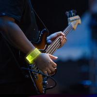 Bracelets LED pour hommes et femmes, bracelets lumineux pour festivals de concerts