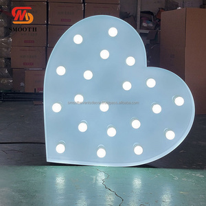 Letras Decorativas Personalizadas SMOOTH de 4 pies con Luz LED, Letras Metálicas Resistentes con Forma de Corazón y Signo de Interrogación - Product Image 6