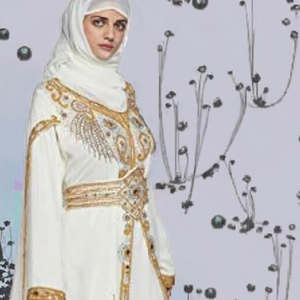 Abaya con capucha recta hasta el suelo de crepé sin planchado Fashionista, con hiyab y pañuelo integrado, bolsillos, vestido musulmán bonito y modesto para oración - Product Image 3