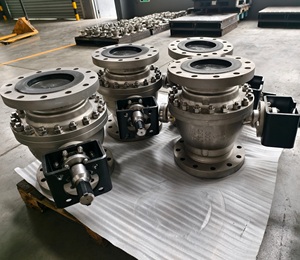Válvula de bola manual OEM de cuerpo dividido atornillado con extremos de brida montados en trunnion de 8 pulgadas, 300LB, CF8M SS316 para la industria del petróleo y gas - Product Image 3