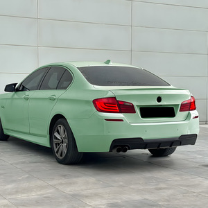 Alerón Trasero Estilo MP para BMW Serie 5 F10 F11 M Sport, Acabado Mate con Textura de Fibra de Carbono en Negro Piano, Marca AMP Z - Product Image 1