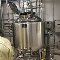 Réservoir de mélange gainé de chauffage électrique sanitaire SS304 de 500 litres pour le stockage et le traitement du jus avec pompe pour les aliments et les boissons