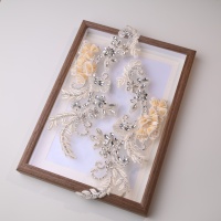 Applique florale perlée et strassée faite à la main, motif fleur 3D en maille couleur champagne, accessoire de vêtement personnalisable OEM ODM en gros
