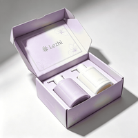 Boîte d'expédition personnalisée en carton ondulé avec fermeture à rabat pour cosmétiques, idéale pour les abonnements de soins de la peau et les emballages cadeaux