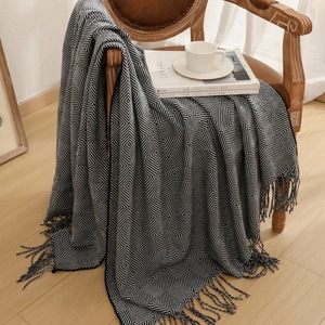 Jeté de canapé décoratif à motif géométrique et <span class=keywords><strong>pompons</strong></span>, couverture tricotée fine pour l'été et la climatisation - Product Image 3